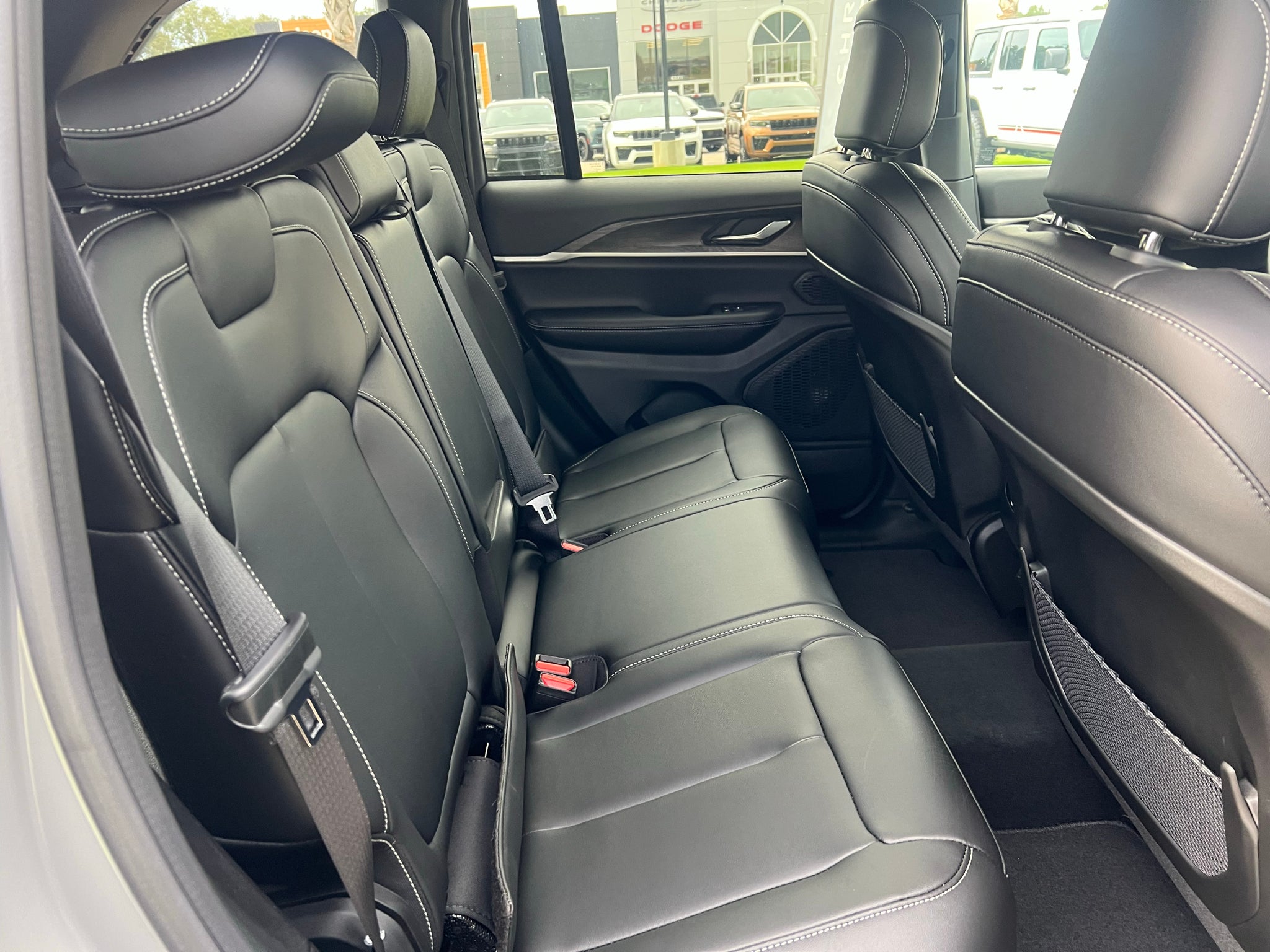 2027 Jeep Grand Cherokee GRAND CHEROKEE LIMITED 4X2