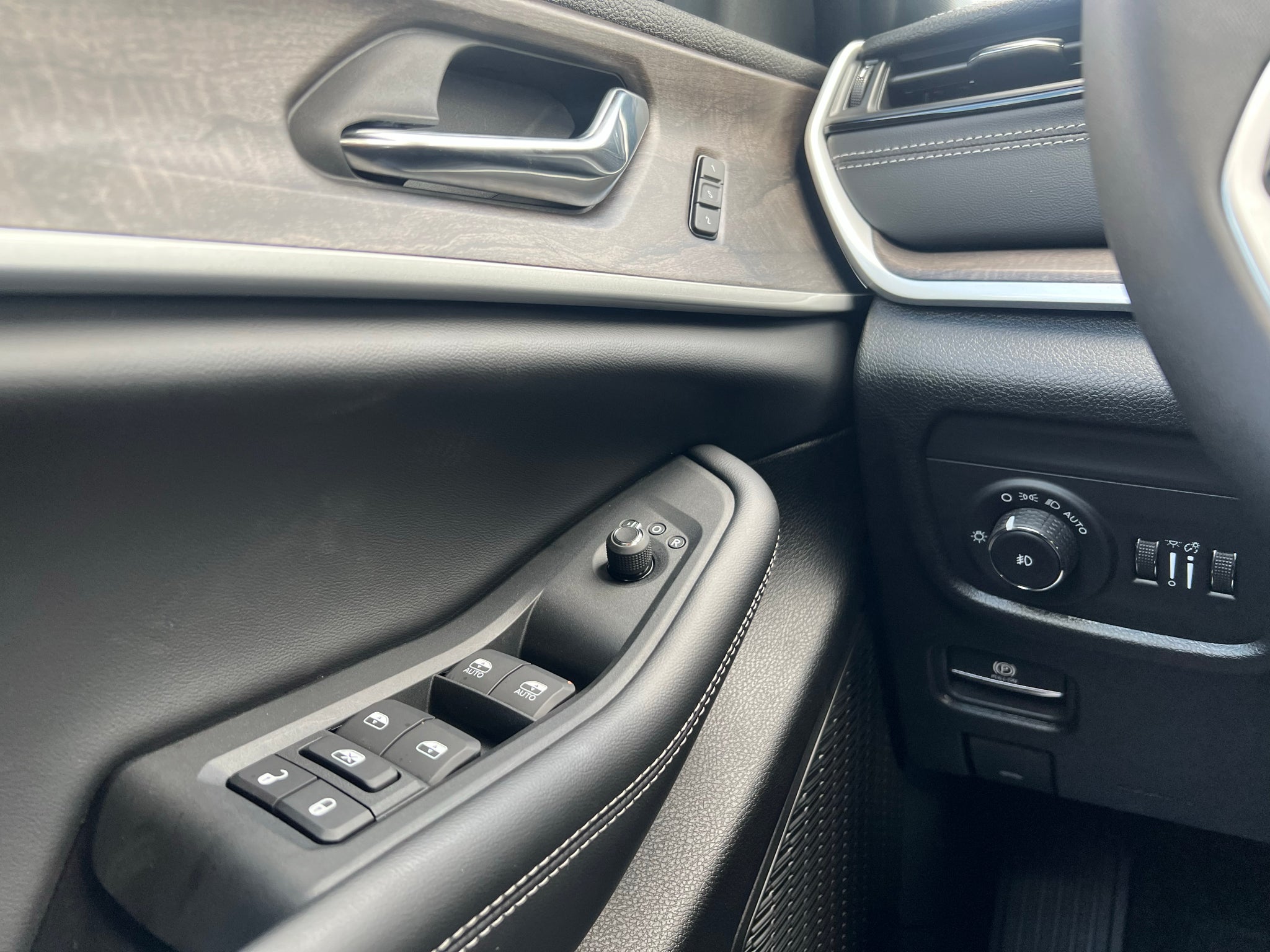 2027 Jeep Grand Cherokee GRAND CHEROKEE LIMITED 4X2