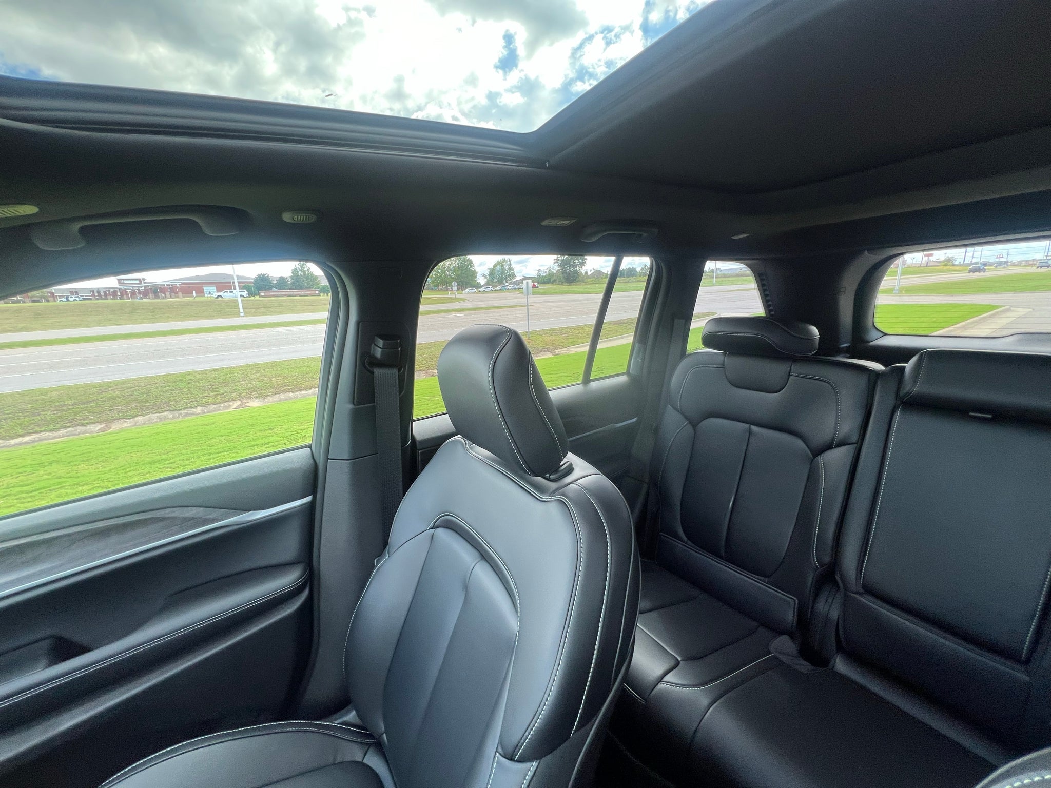 2027 Jeep Grand Cherokee GRAND CHEROKEE LIMITED 4X2