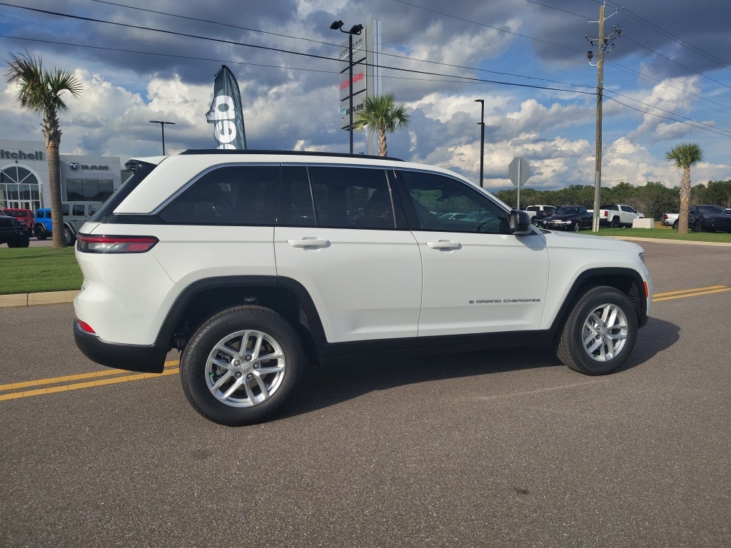 2025 Jeep Grand Cherokee GRAND CHEROKEE LAREDO X 4X4