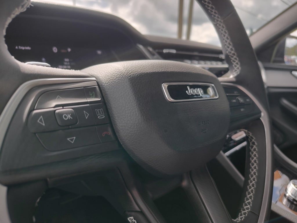 2025 Jeep Grand Cherokee GRAND CHEROKEE LAREDO X 4X4