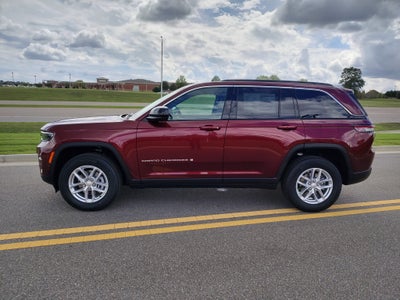 2025 Jeep Grand Cherokee GRAND CHEROKEE LAREDO X 4X4