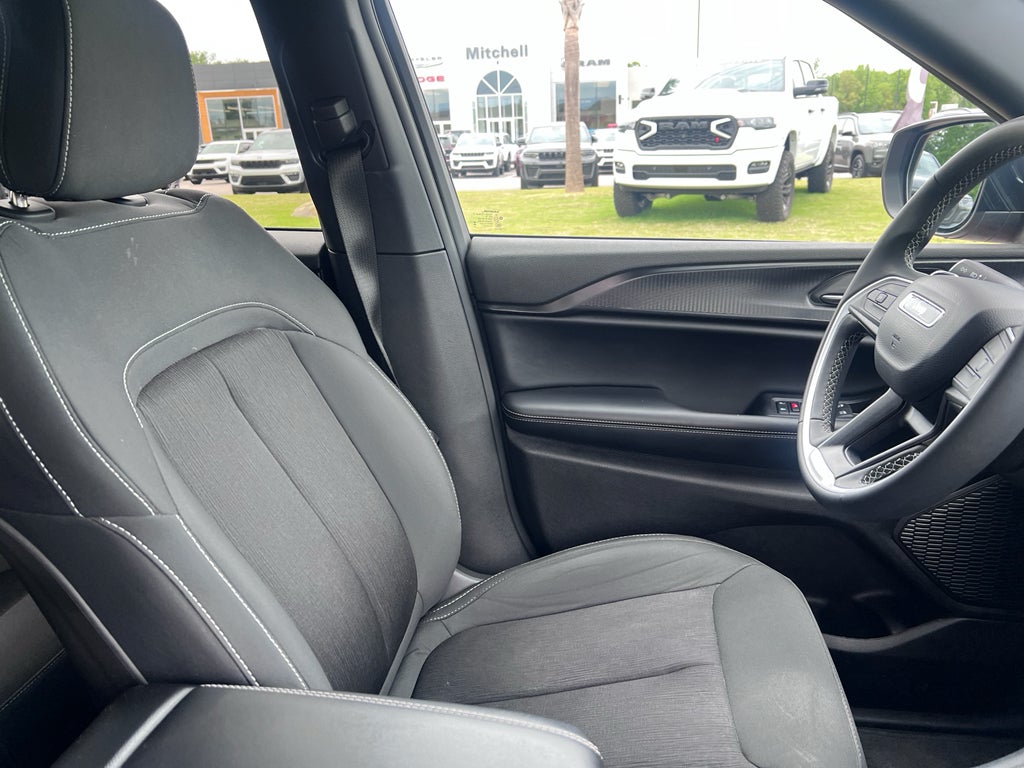 2025 Jeep Grand Cherokee Laredo X 4x4