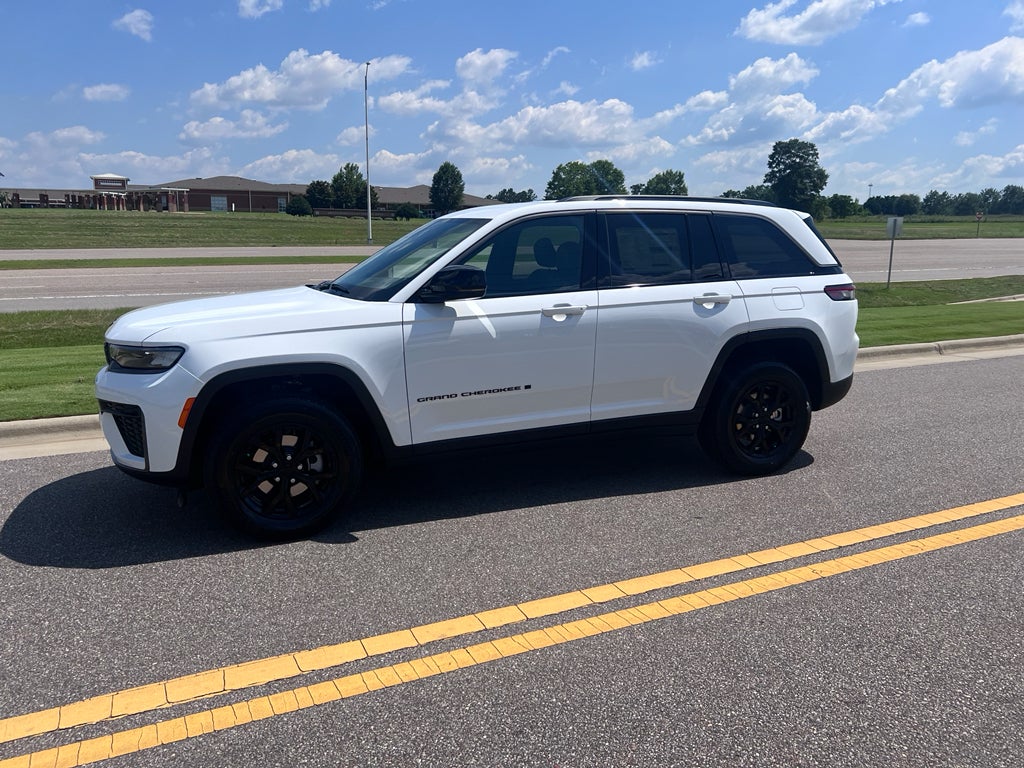 2026 Jeep Grand Cherokee GRAND CHEROKEE LAREDO ALTITUDE 4X4