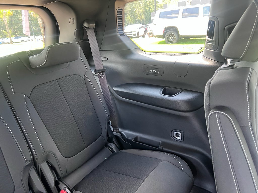 2026 Jeep Grand Cherokee L GRAND CHEROKEE L LAREDO X 4X2