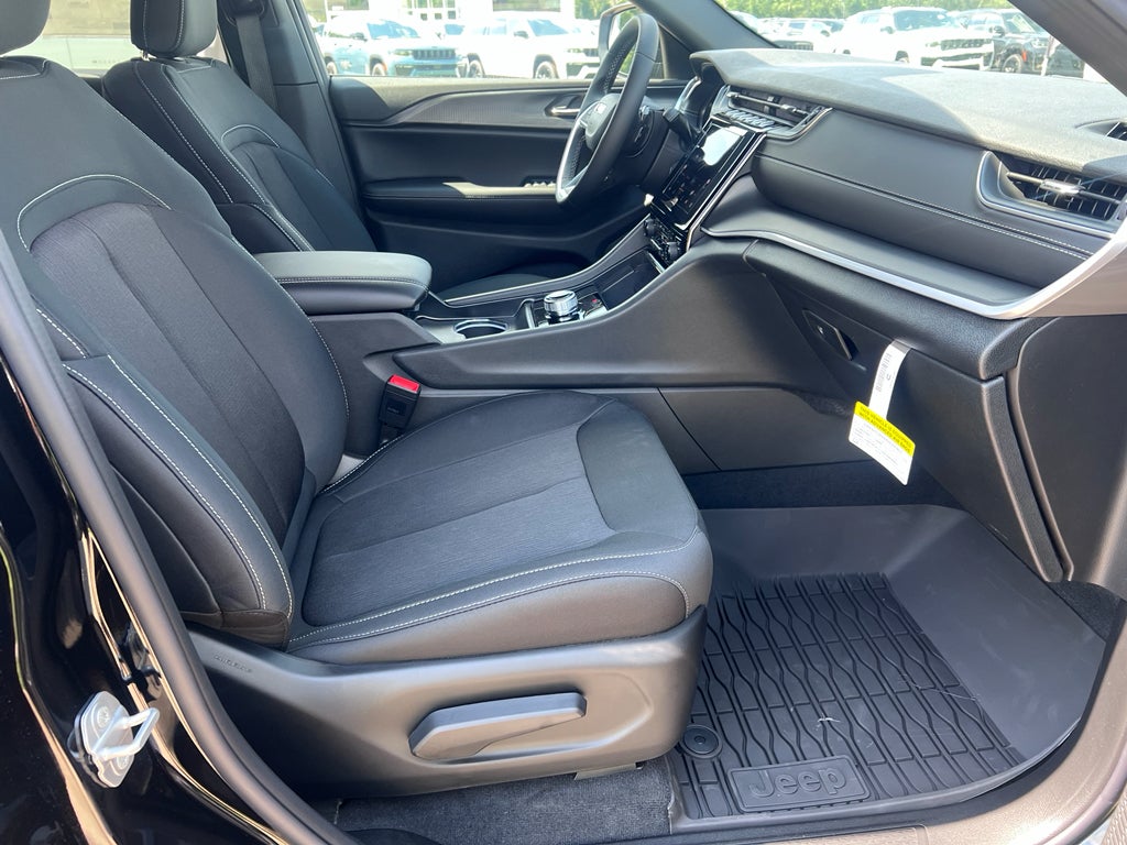 2026 Jeep Grand Cherokee L GRAND CHEROKEE L LAREDO X 4X2