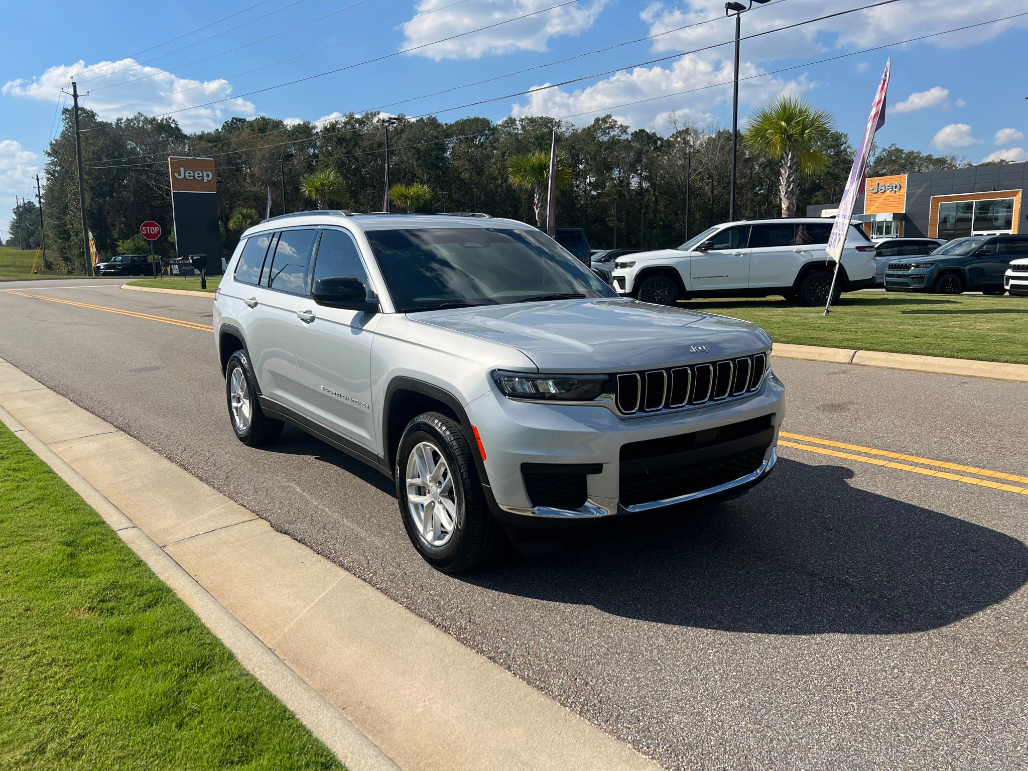 2025 Jeep Grand Cherokee L Laredo X 4x2