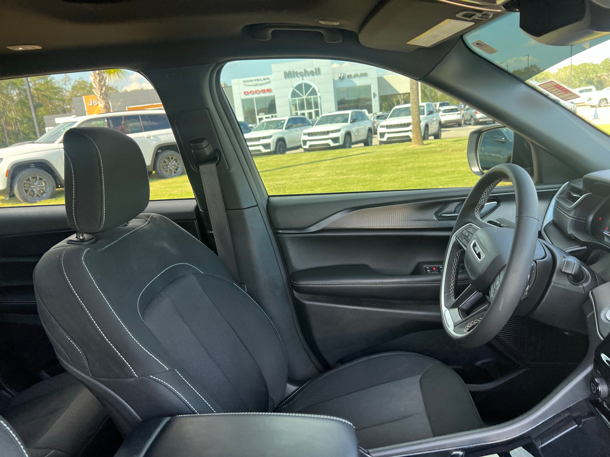 2025 Jeep Grand Cherokee L Laredo X 4x2