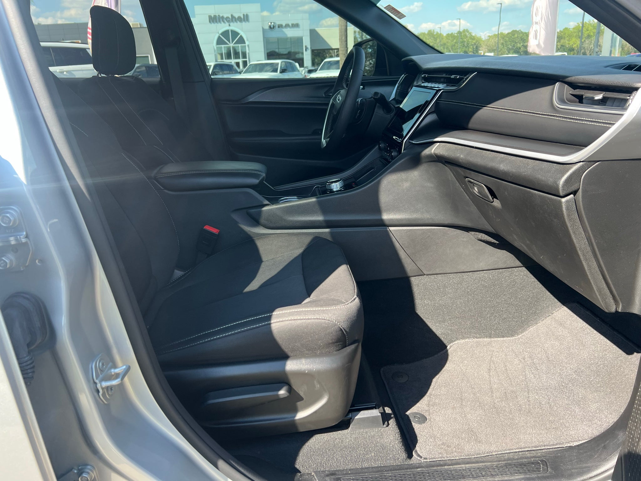 2025 Jeep Grand Cherokee L Laredo X 4x2