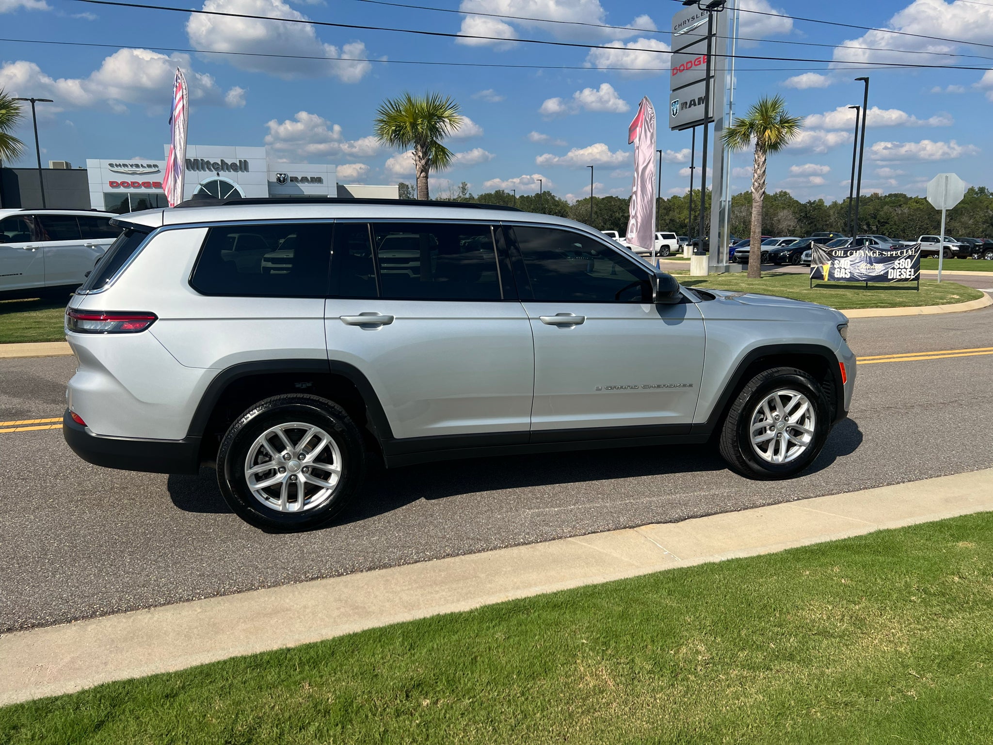 2025 Jeep Grand Cherokee L Laredo X 4x2