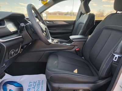 2025 Jeep Grand Cherokee L Laredo 4x2