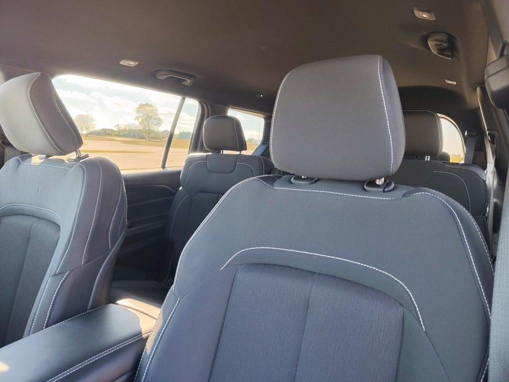 2025 Jeep Grand Cherokee L Laredo 4x2