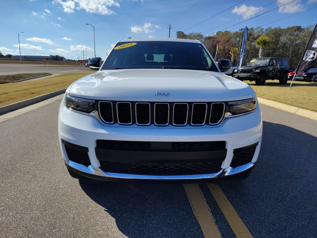 2025 Jeep Grand Cherokee L Laredo 4x2