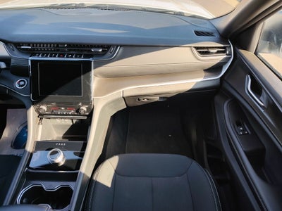 2025 Jeep Grand Cherokee L Laredo 4x2