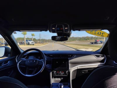 2025 Jeep Grand Cherokee L Laredo 4x2