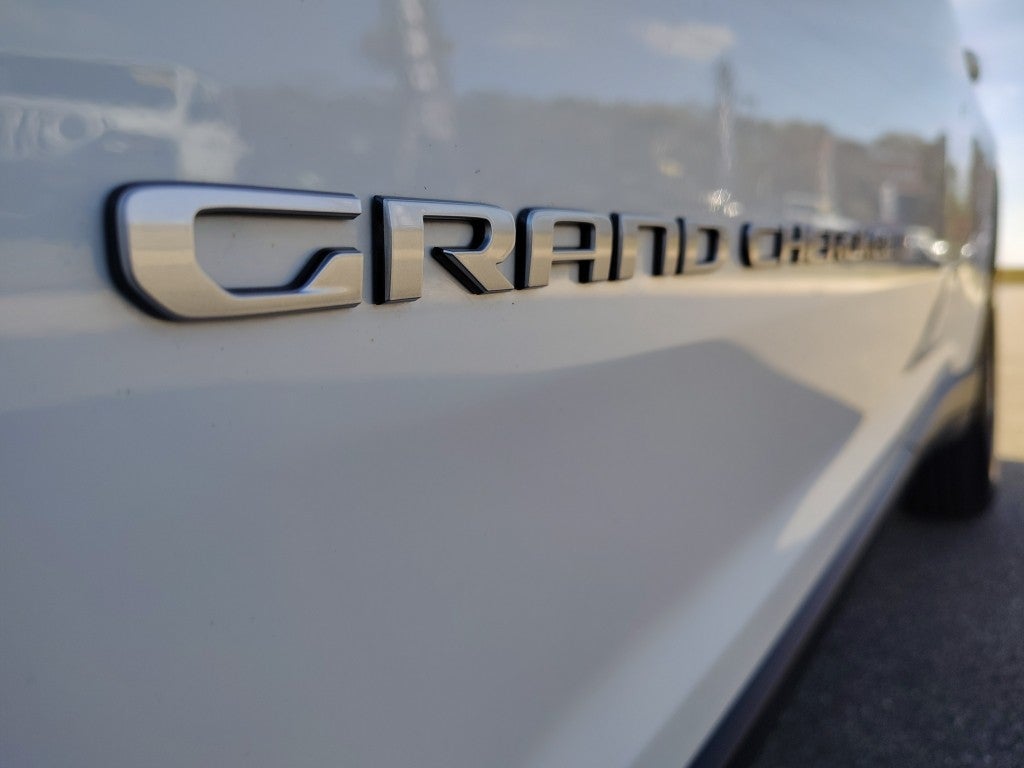 2025 Jeep Grand Cherokee L Laredo 4x2