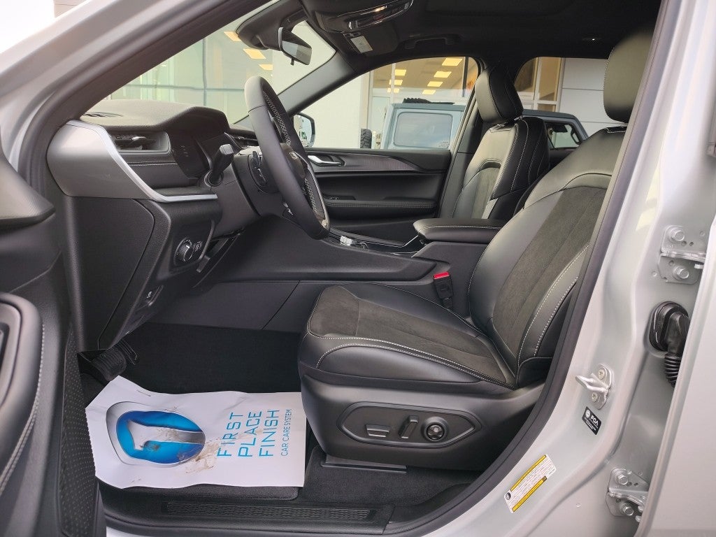 2025 Jeep Grand Cherokee L GRAND CHEROKEE L ALTITUDE X 4X2