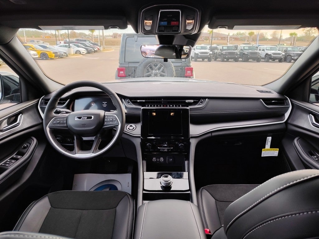 2025 Jeep Grand Cherokee L GRAND CHEROKEE L ALTITUDE X 4X2