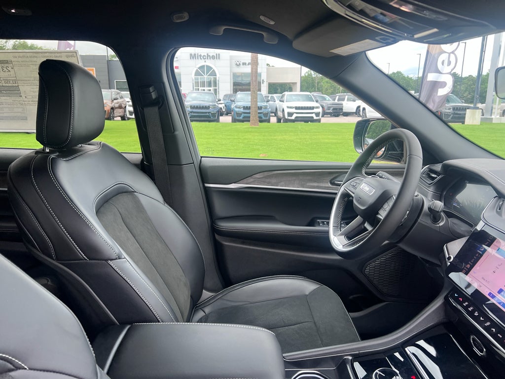 2026 Jeep Grand Cherokee L GRAND CHEROKEE L LAREDO ALTITUDE 4X2