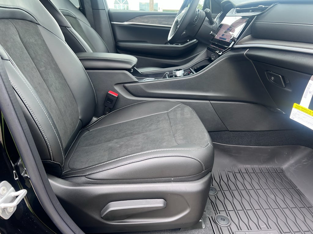 2026 Jeep Grand Cherokee L GRAND CHEROKEE L LAREDO ALTITUDE 4X2