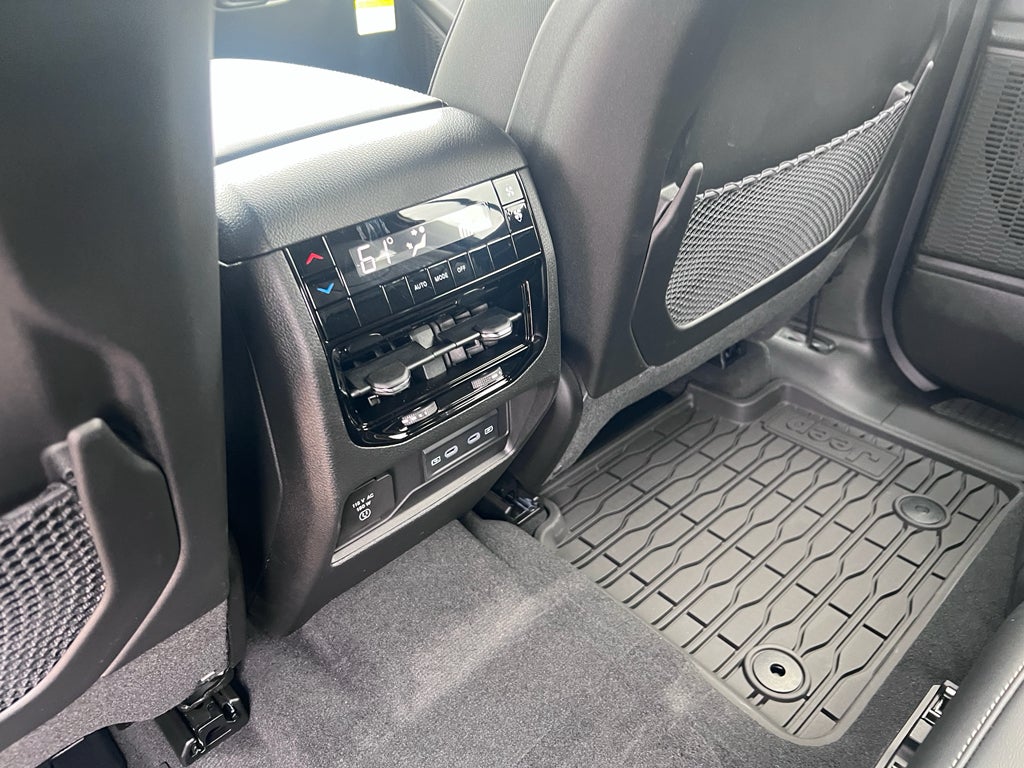 2026 Jeep Grand Cherokee L GRAND CHEROKEE L LAREDO ALTITUDE 4X2