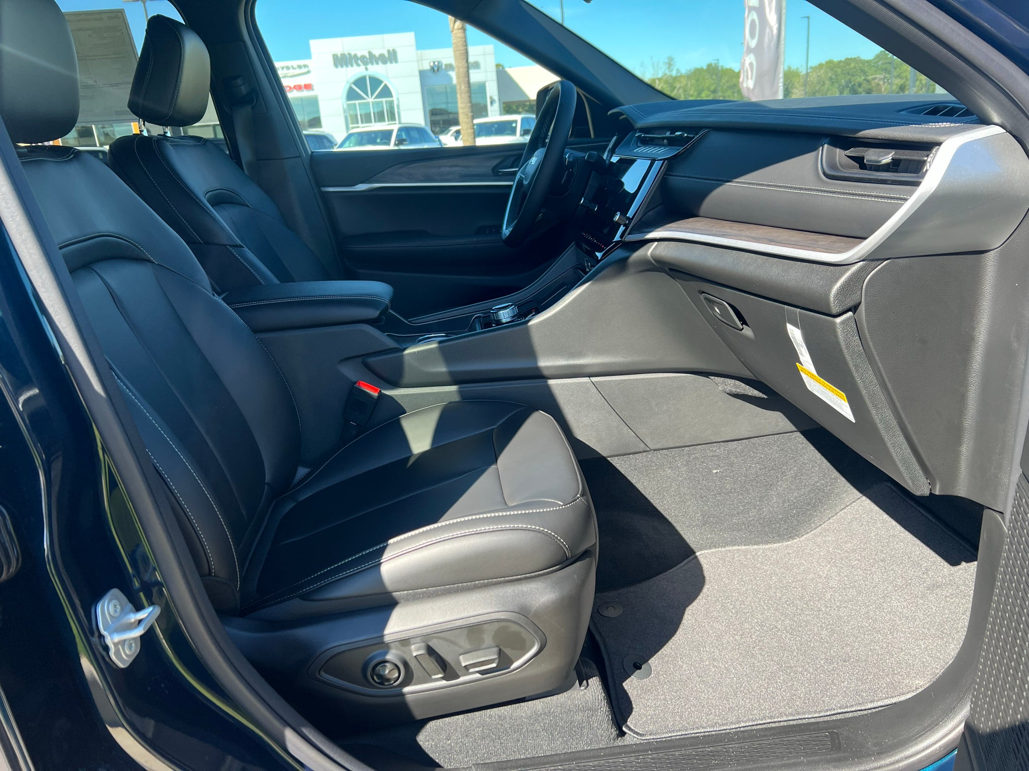 2027 Jeep Grand Cherokee L GRAND CHEROKEE L LIMITED 4X2