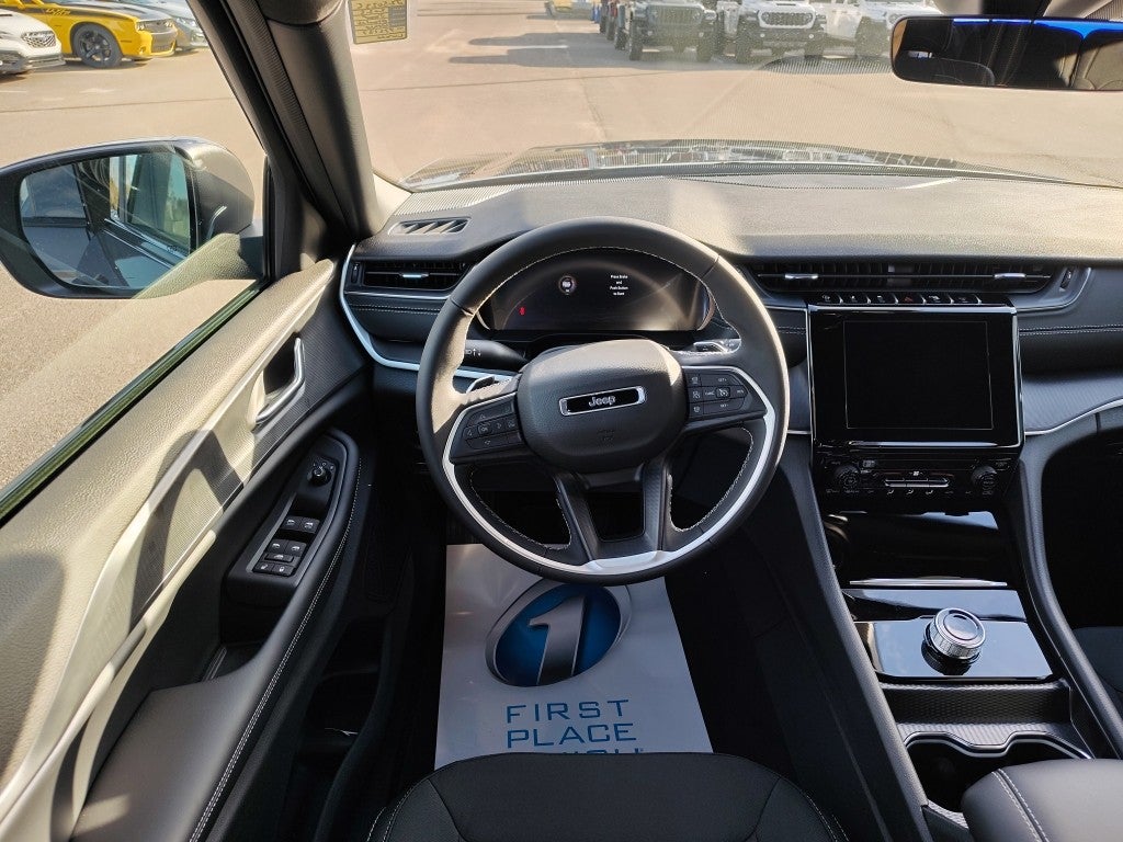 2025 Jeep Grand Cherokee L GRAND CHEROKEE L LAREDO X 4X4