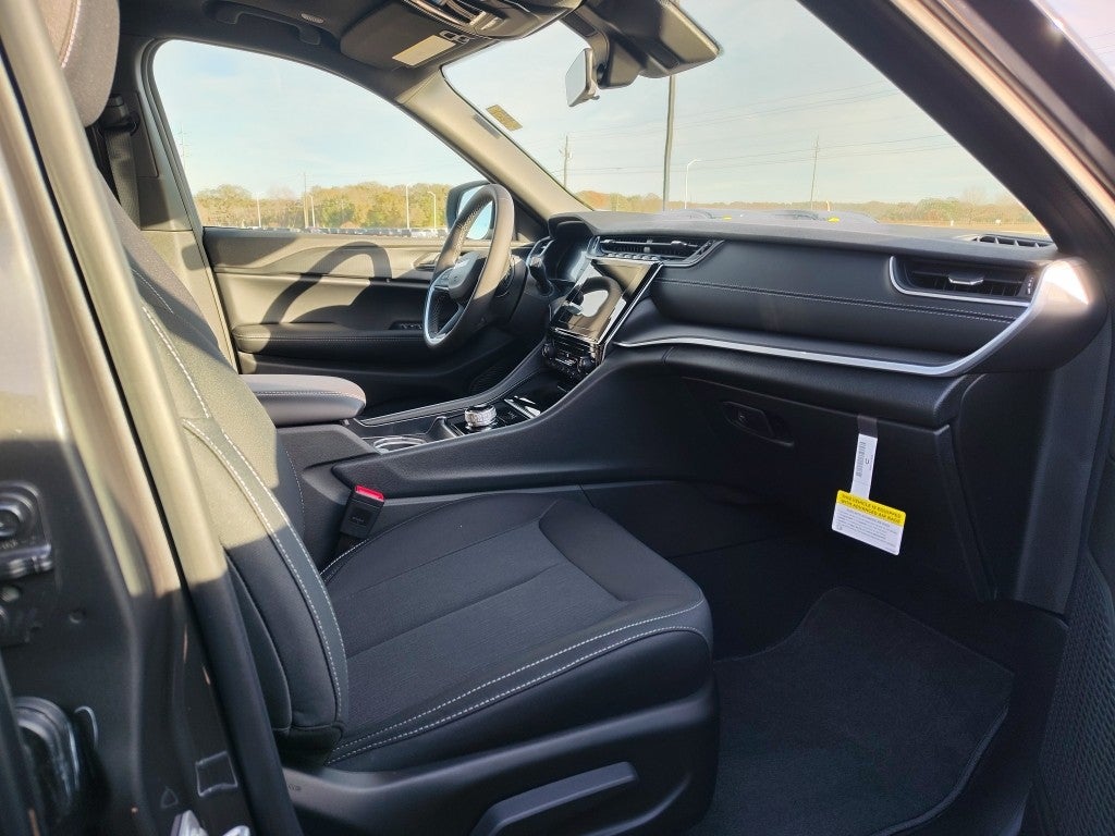 2025 Jeep Grand Cherokee L GRAND CHEROKEE L LAREDO X 4X4