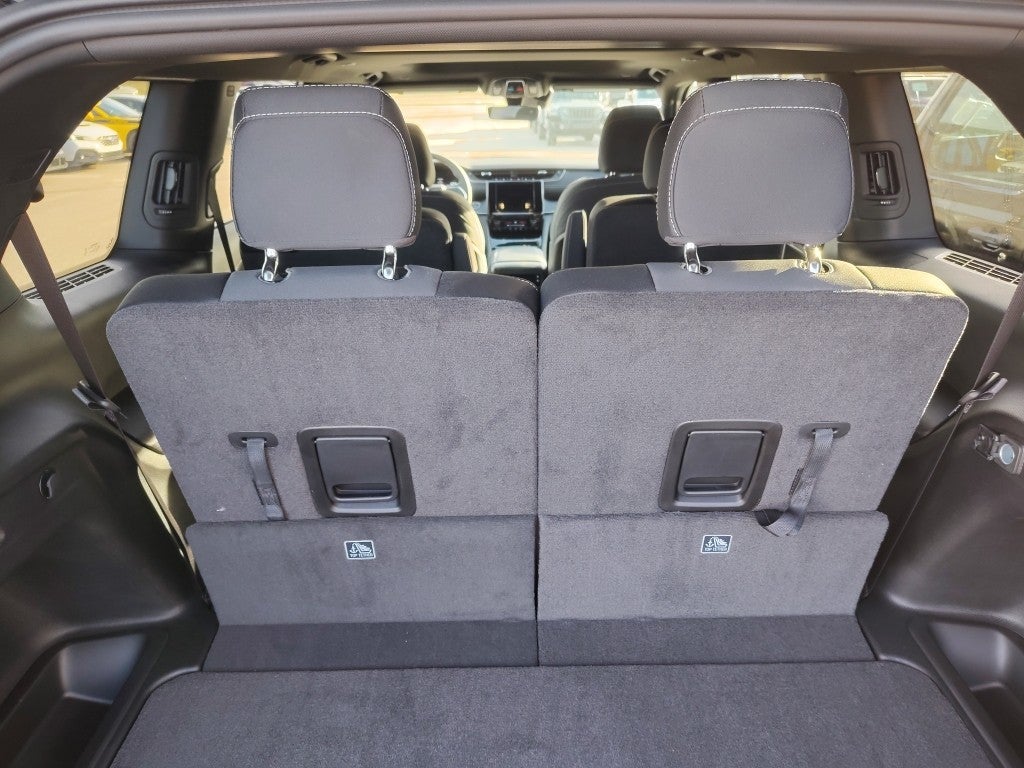 2025 Jeep Grand Cherokee L GRAND CHEROKEE L LAREDO X 4X4