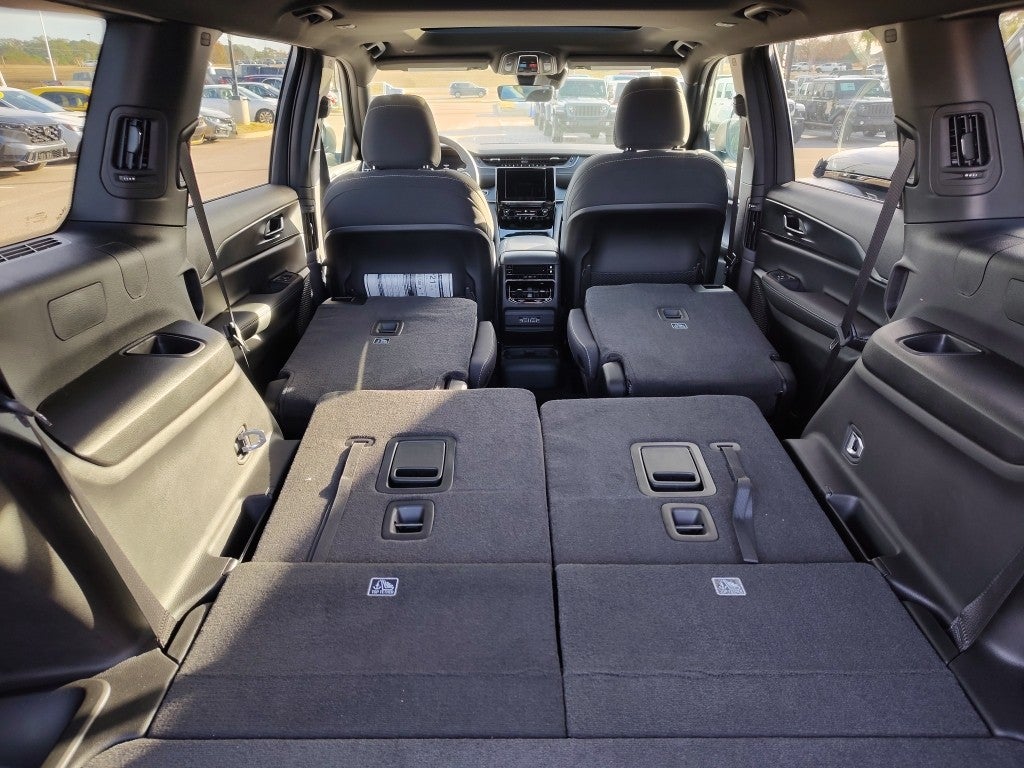 2025 Jeep Grand Cherokee L GRAND CHEROKEE L LAREDO X 4X4