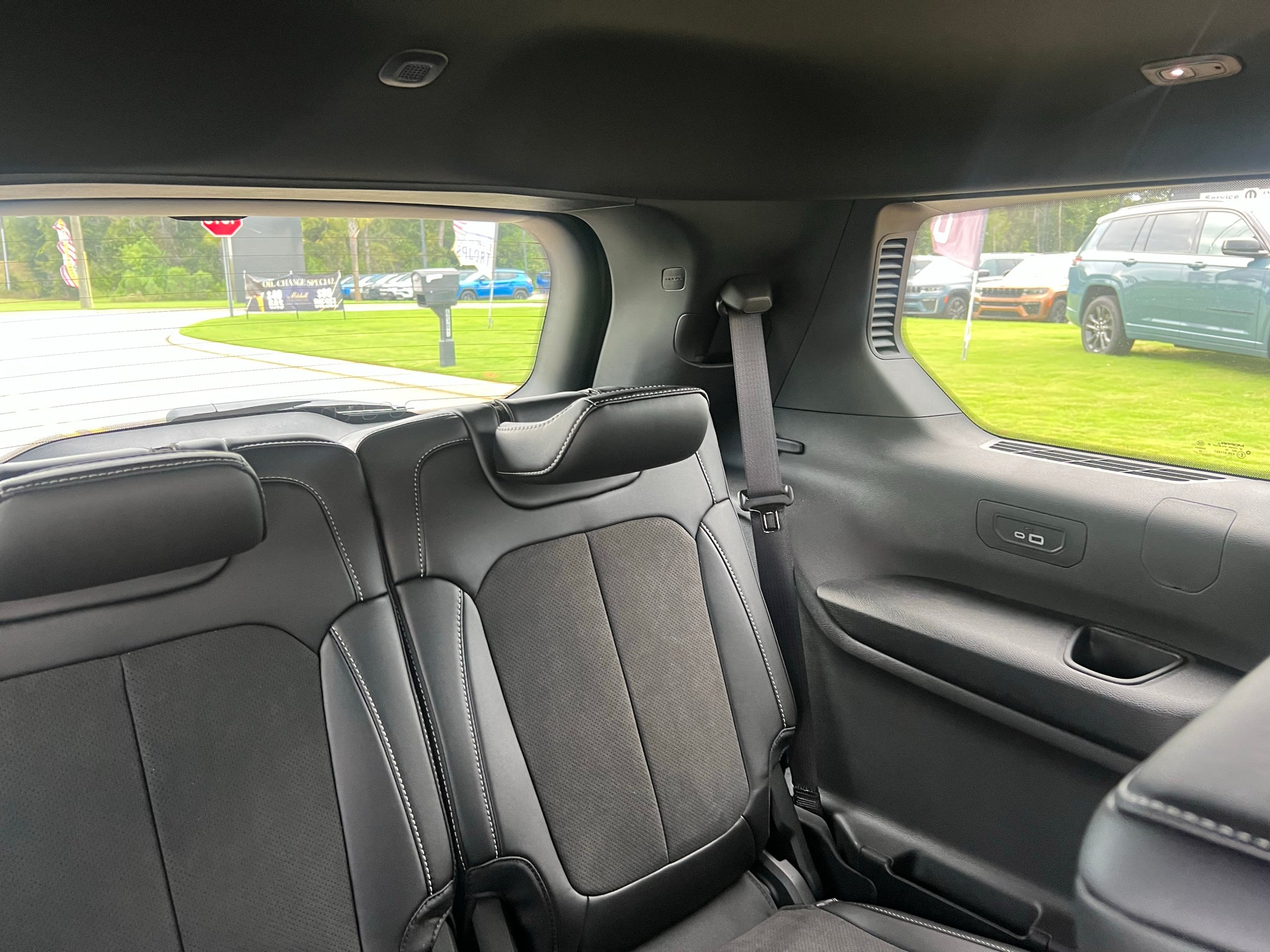 2027 Jeep Grand Cherokee L GRAND CHEROKEE L LAREDO ALTITUDE 4X4
