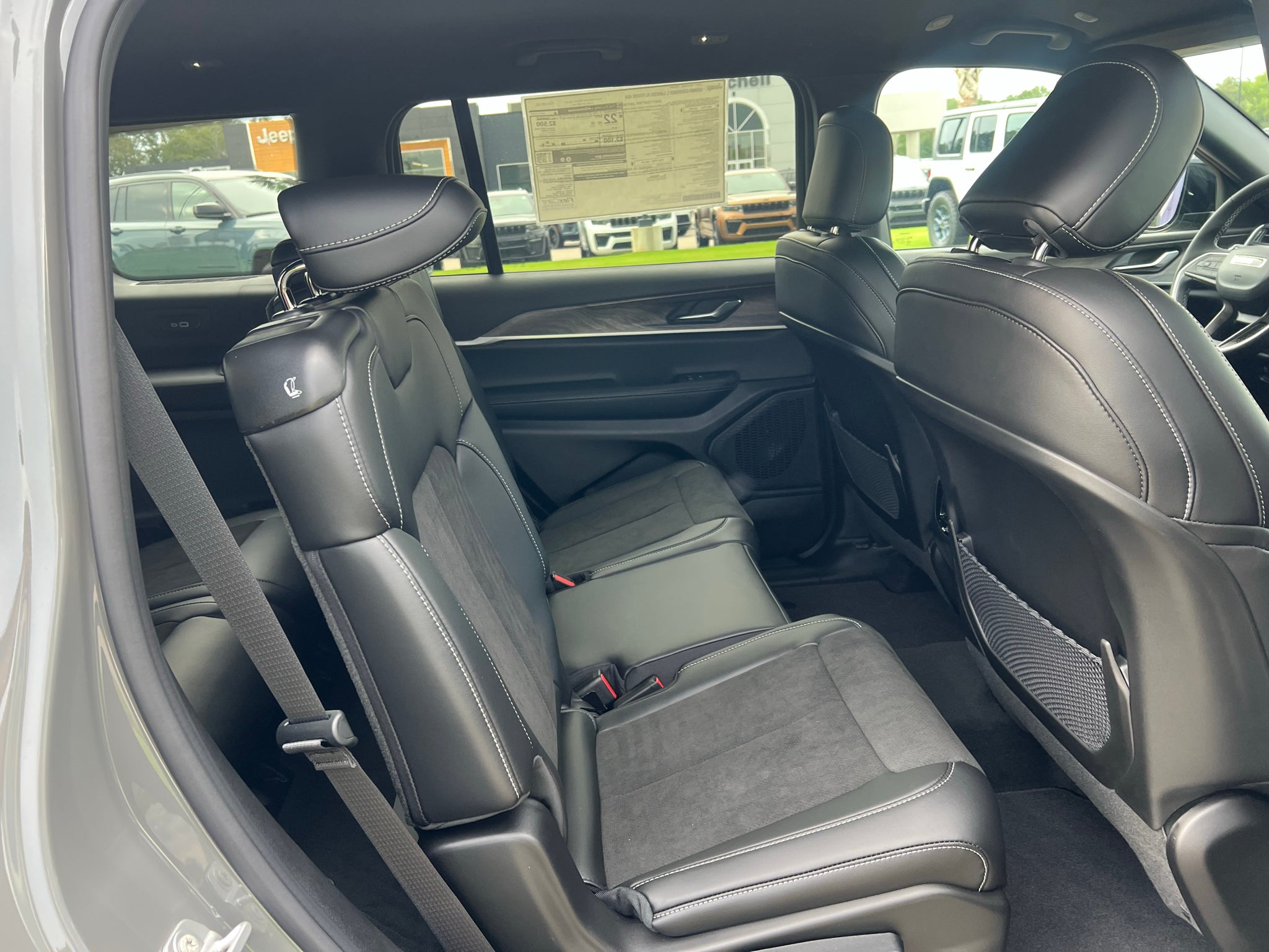 2027 Jeep Grand Cherokee L GRAND CHEROKEE L LAREDO ALTITUDE 4X4