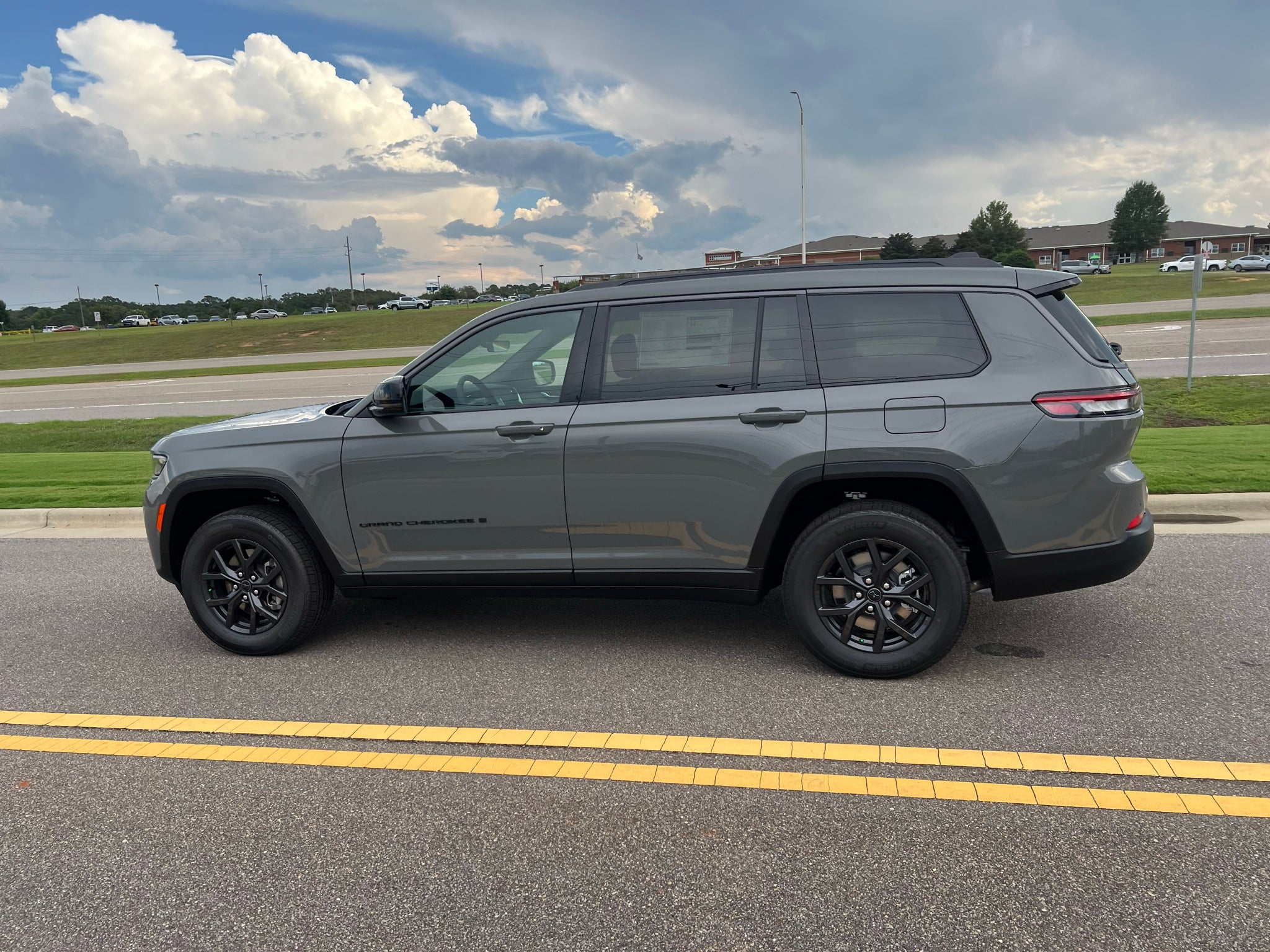 2027 Jeep Grand Cherokee L GRAND CHEROKEE L LAREDO ALTITUDE 4X4