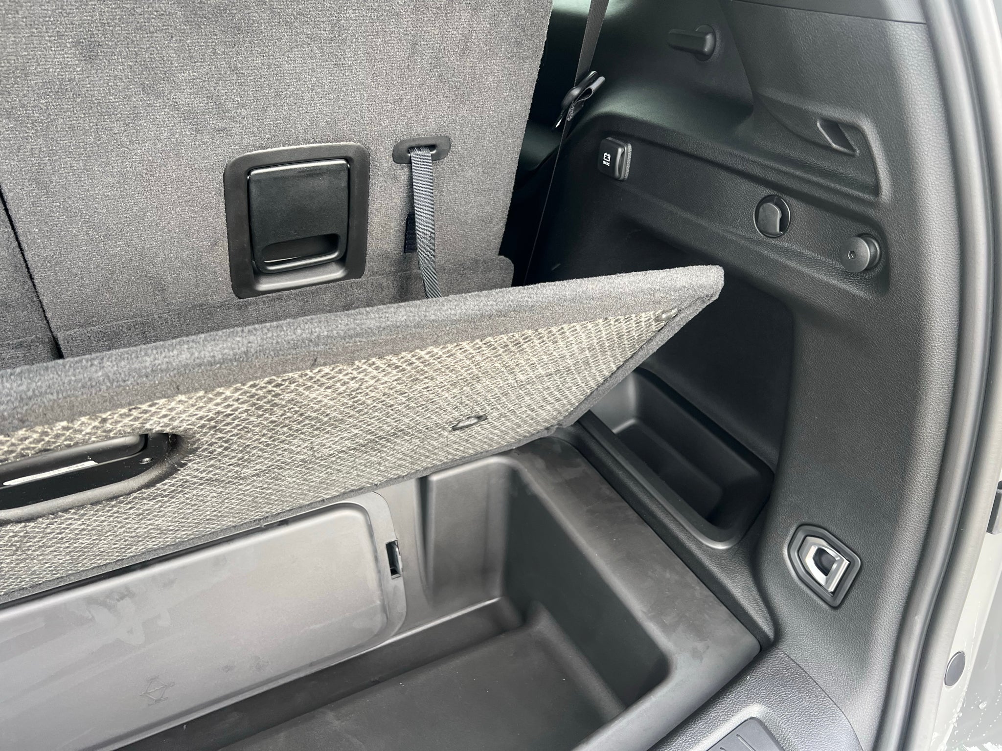2027 Jeep Grand Cherokee L GRAND CHEROKEE L LAREDO ALTITUDE 4X4