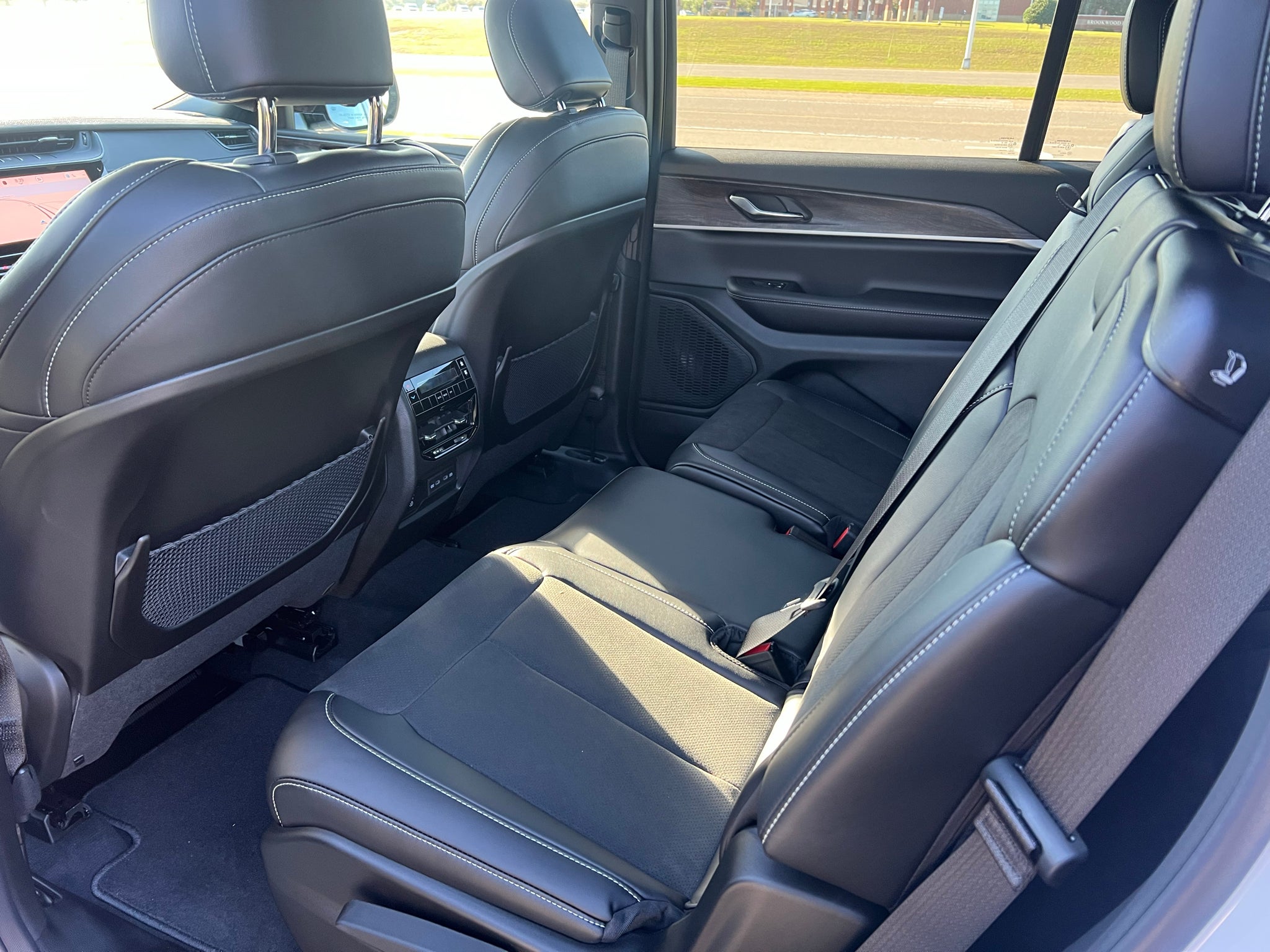 2027 Jeep Grand Cherokee L GRAND CHEROKEE L LAREDO ALTITUDE 4X4