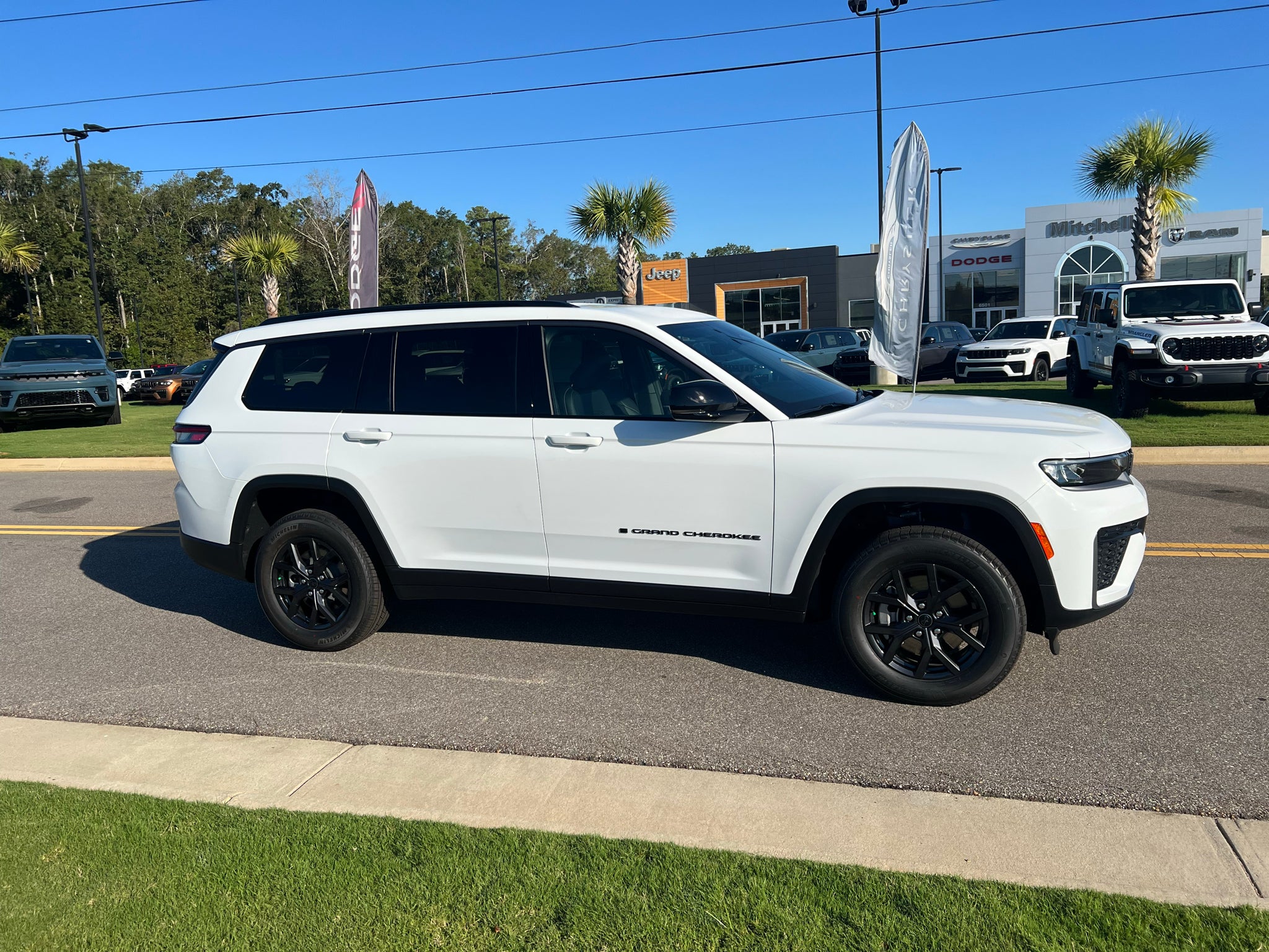 2027 Jeep Grand Cherokee L GRAND CHEROKEE L LAREDO ALTITUDE 4X4