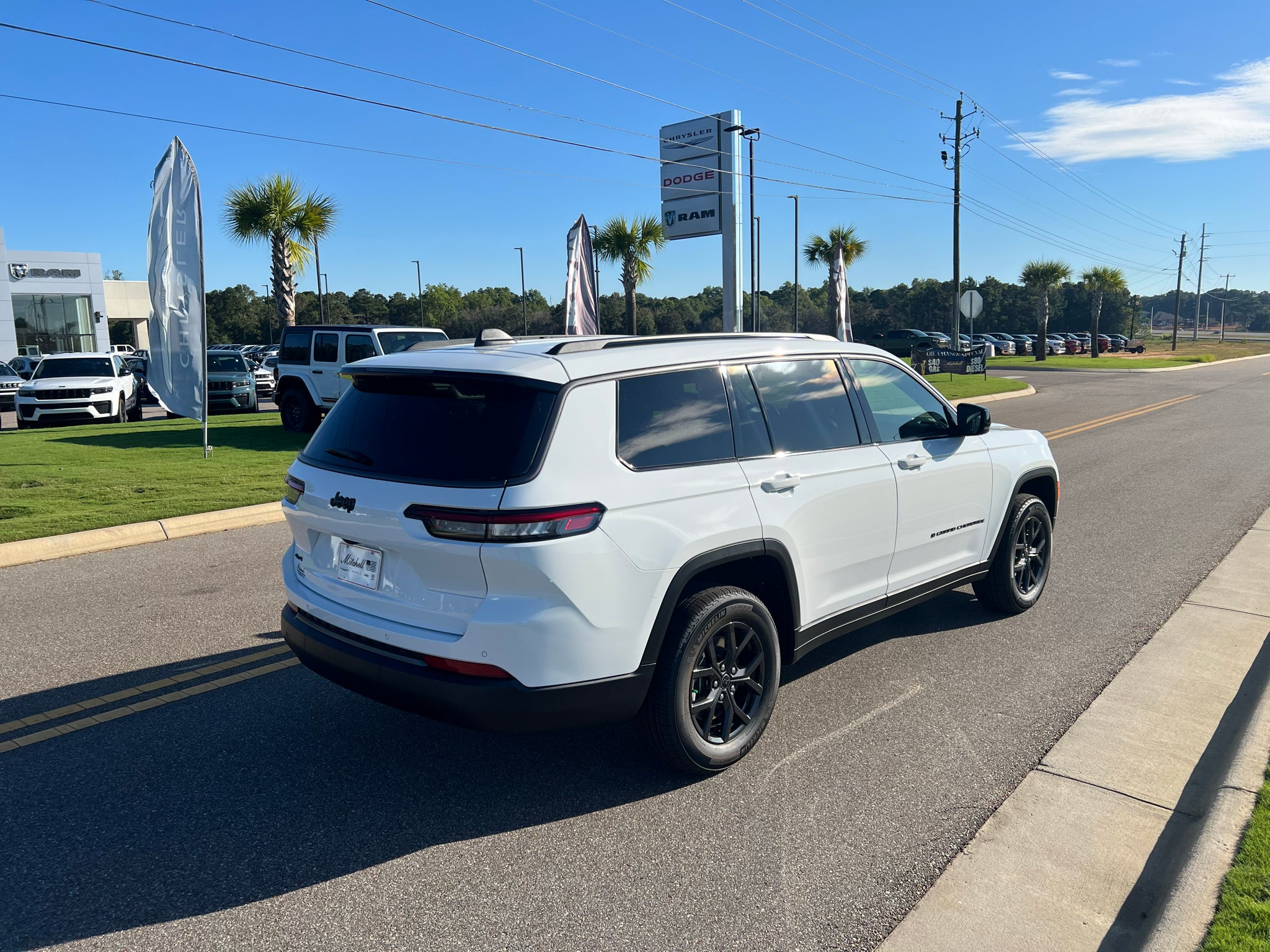 2027 Jeep Grand Cherokee L GRAND CHEROKEE L LAREDO ALTITUDE 4X4