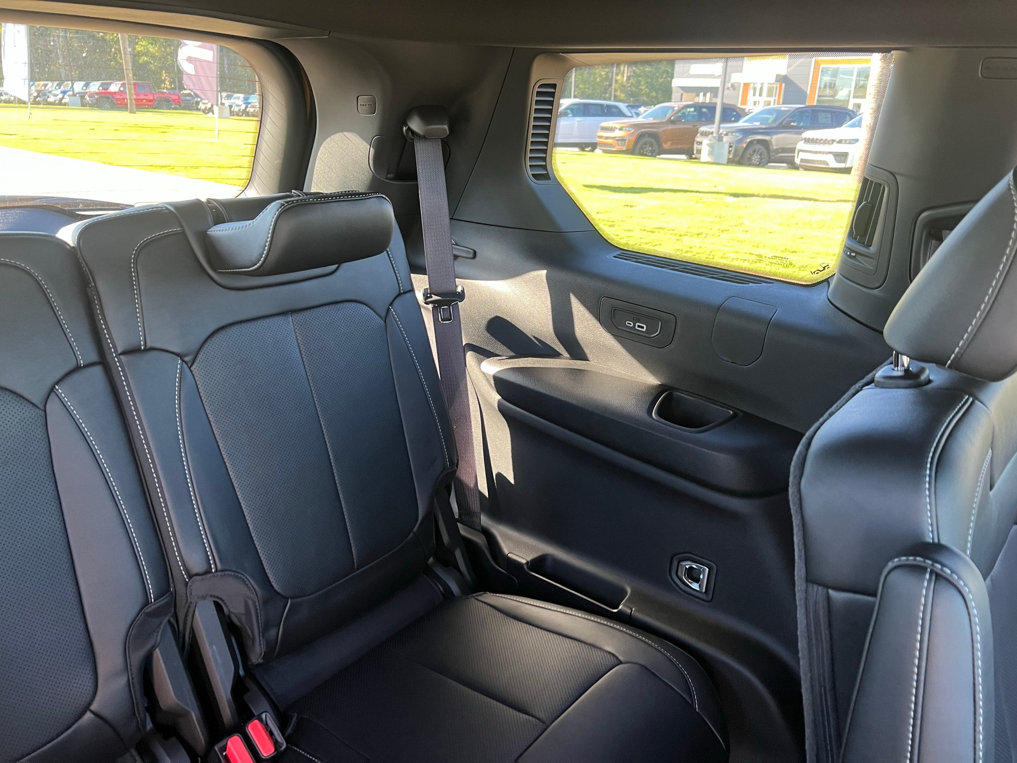 2027 Jeep Grand Cherokee L GRAND CHEROKEE L LIMITED RESERVE 4X4