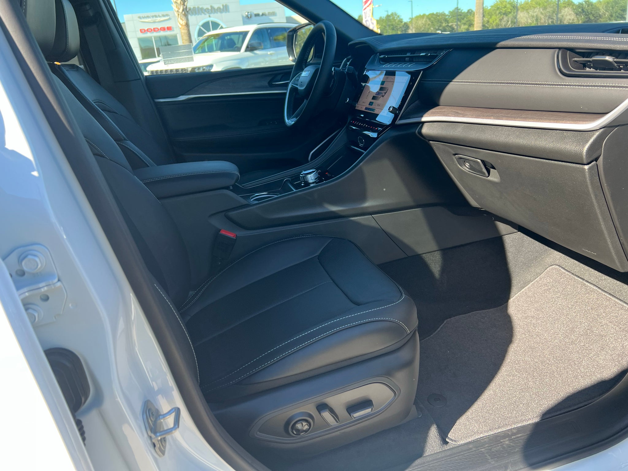 2027 Jeep Grand Cherokee L GRAND CHEROKEE L LIMITED RESERVE 4X4