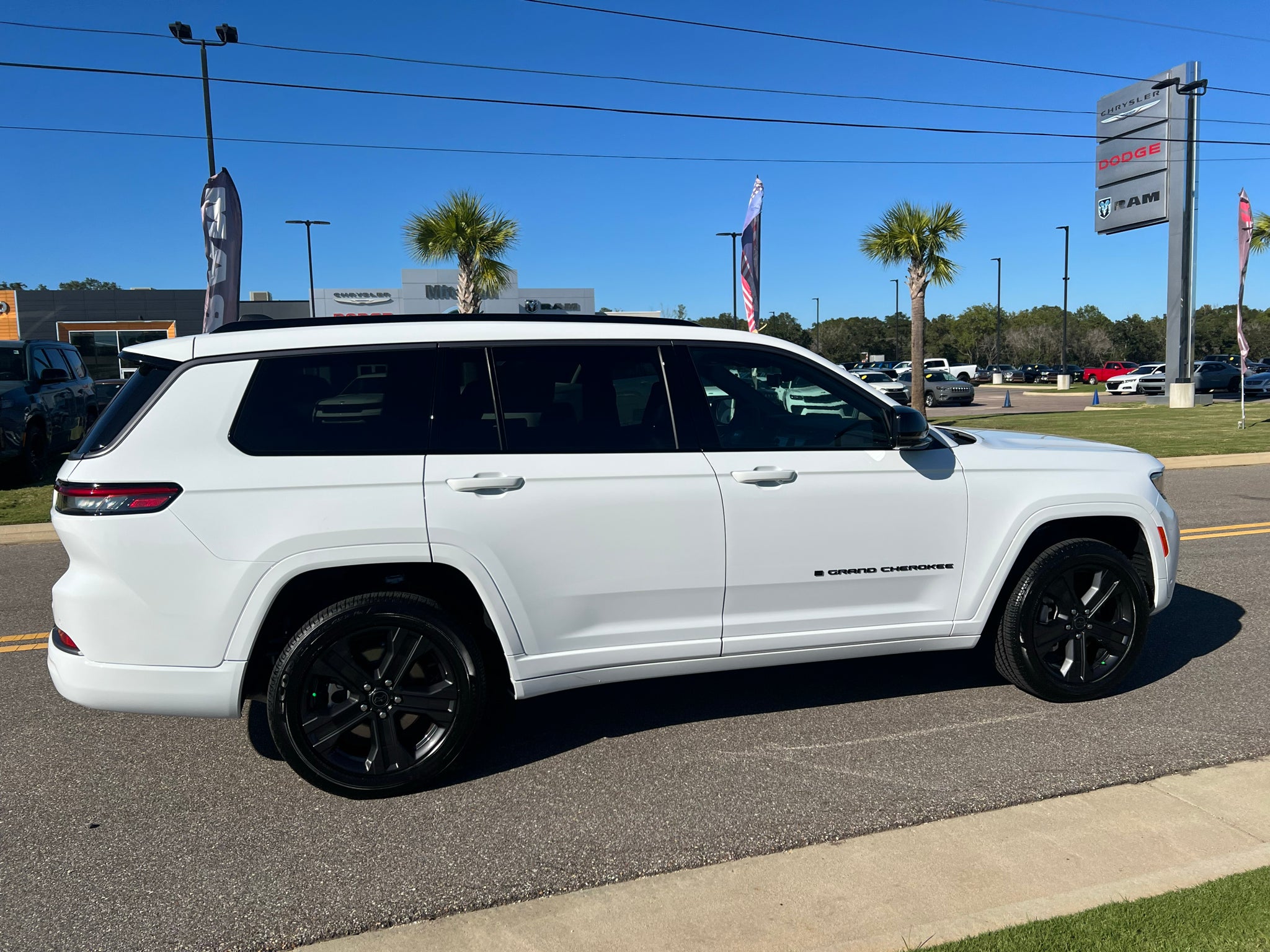 2027 Jeep Grand Cherokee L GRAND CHEROKEE L LIMITED RESERVE 4X4