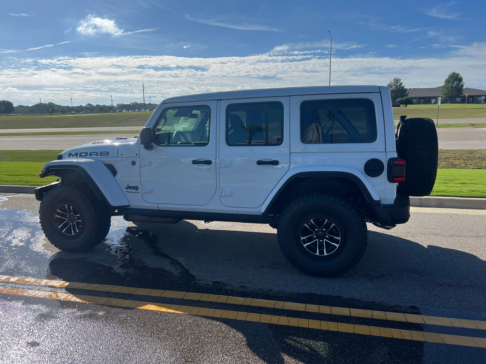 2027 Jeep Wrangler WRANGLER 4-DOOR MOAB