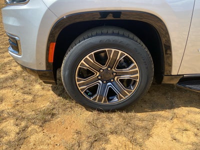 2024 Jeep Wagoneer L Base