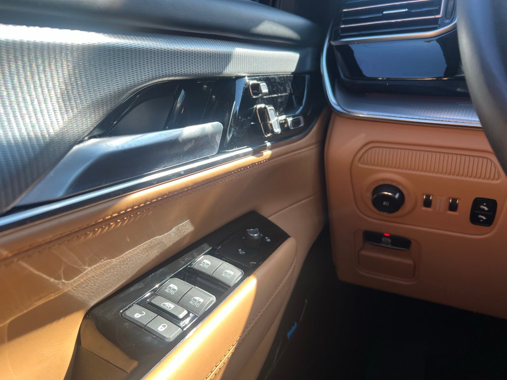 2023 Jeep Grand Wagoneer L Series III 4x4