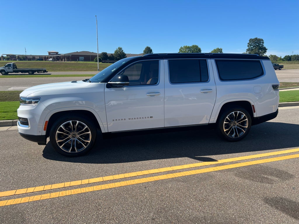 2023 Jeep Grand Wagoneer L Series III 4x4