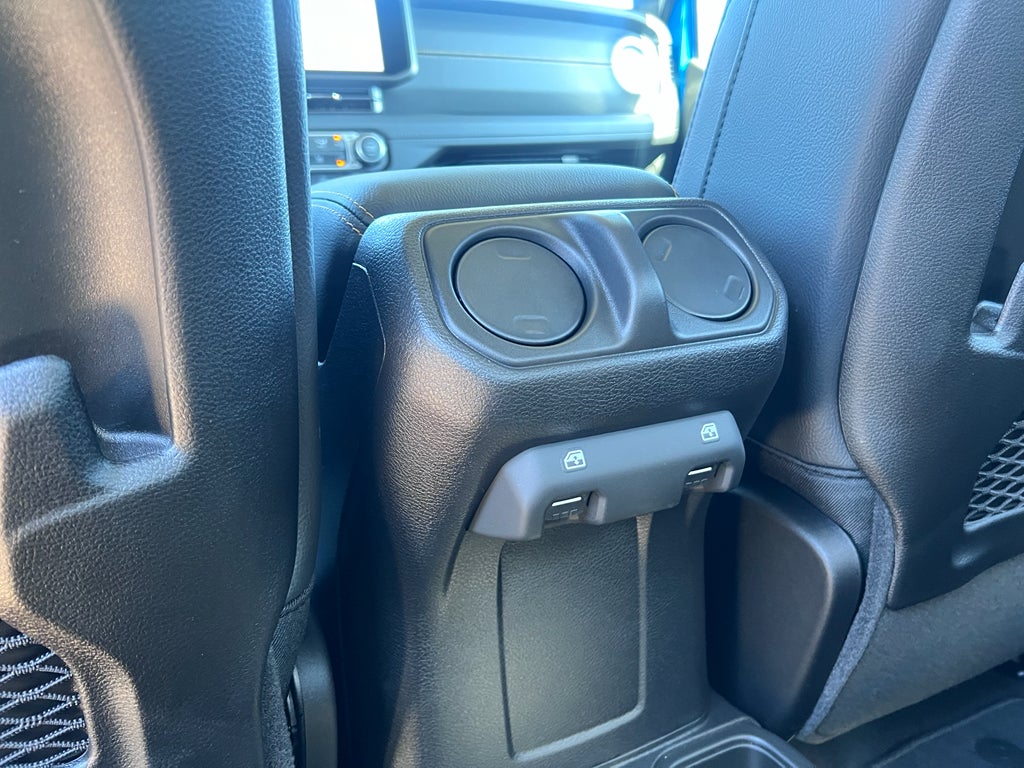 2026 Jeep Gladiator GLADIATOR SAHARA 4X4