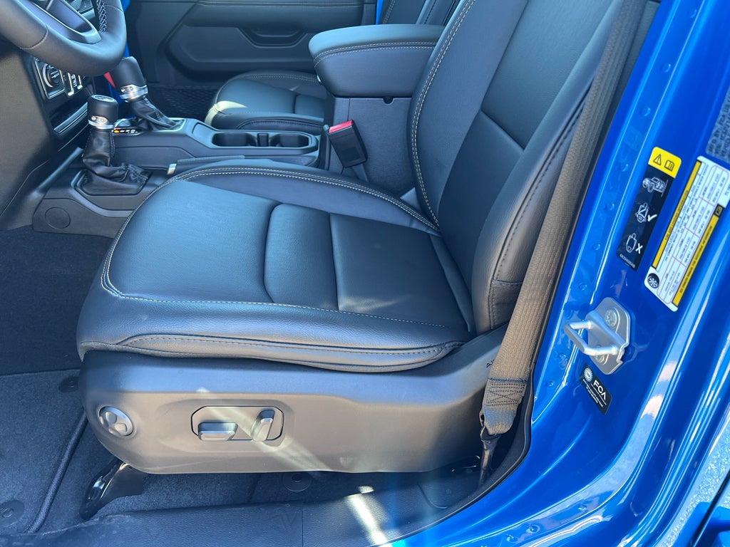 2026 Jeep Gladiator GLADIATOR SAHARA 4X4