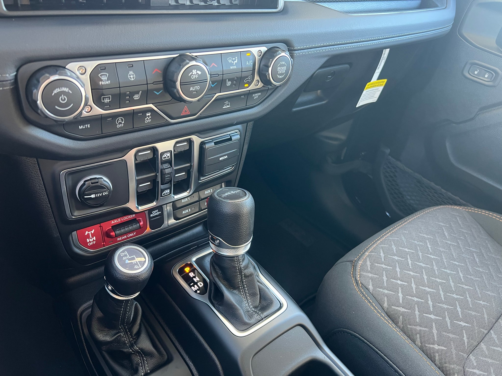 2027 Jeep Gladiator GLADIATOR MOJAVE 4X4