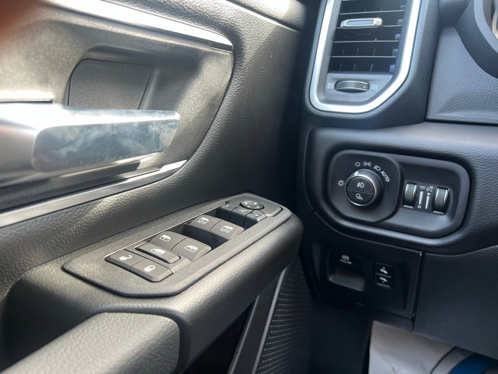 2027 RAM 1500 RAM 1500 BIG HORN CREW CAB 4X2 5'7' BOX