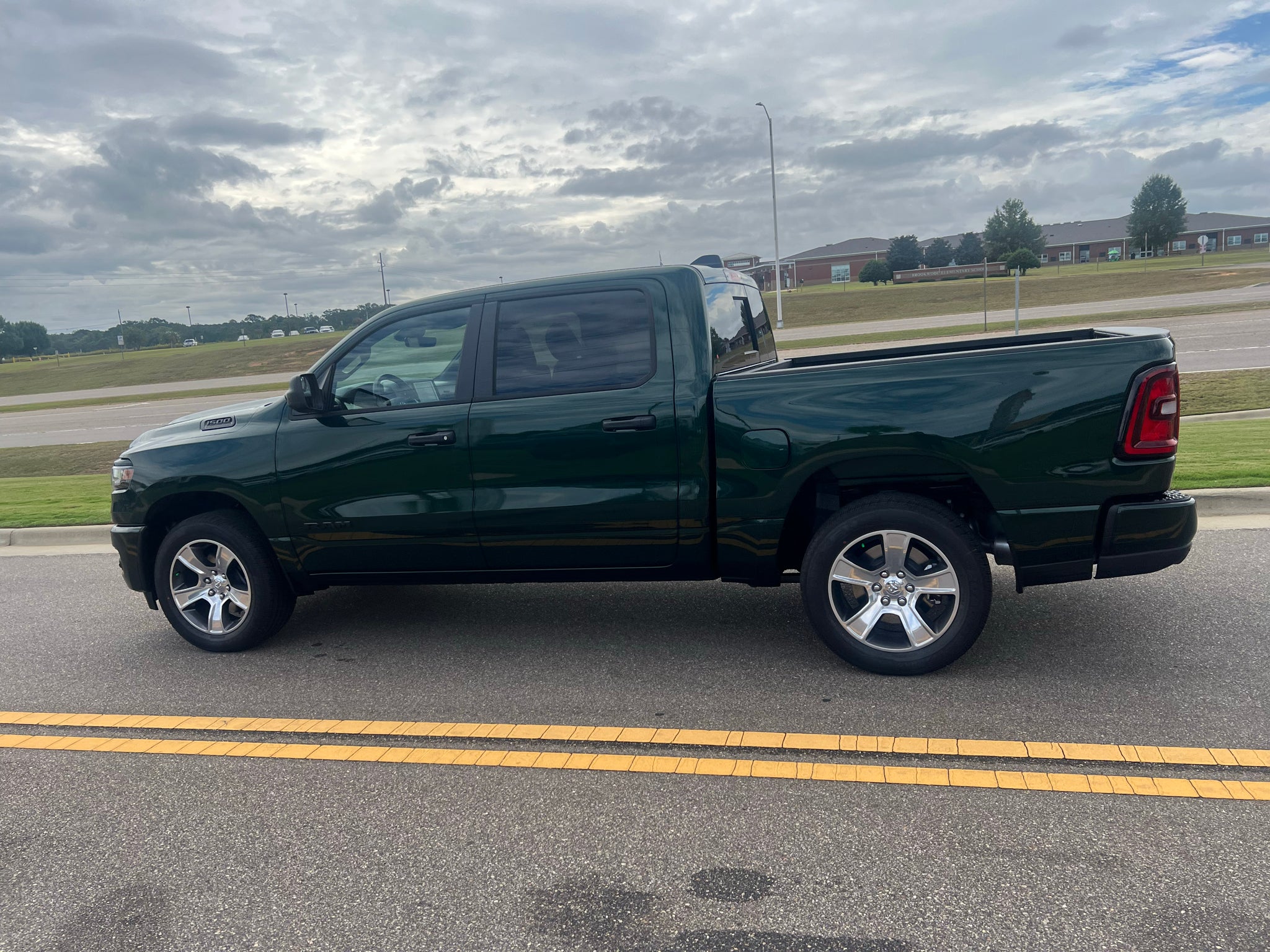 2027 RAM 1500 RAM 1500 EXPRESS CREW CAB 4X2 5'7' BOX