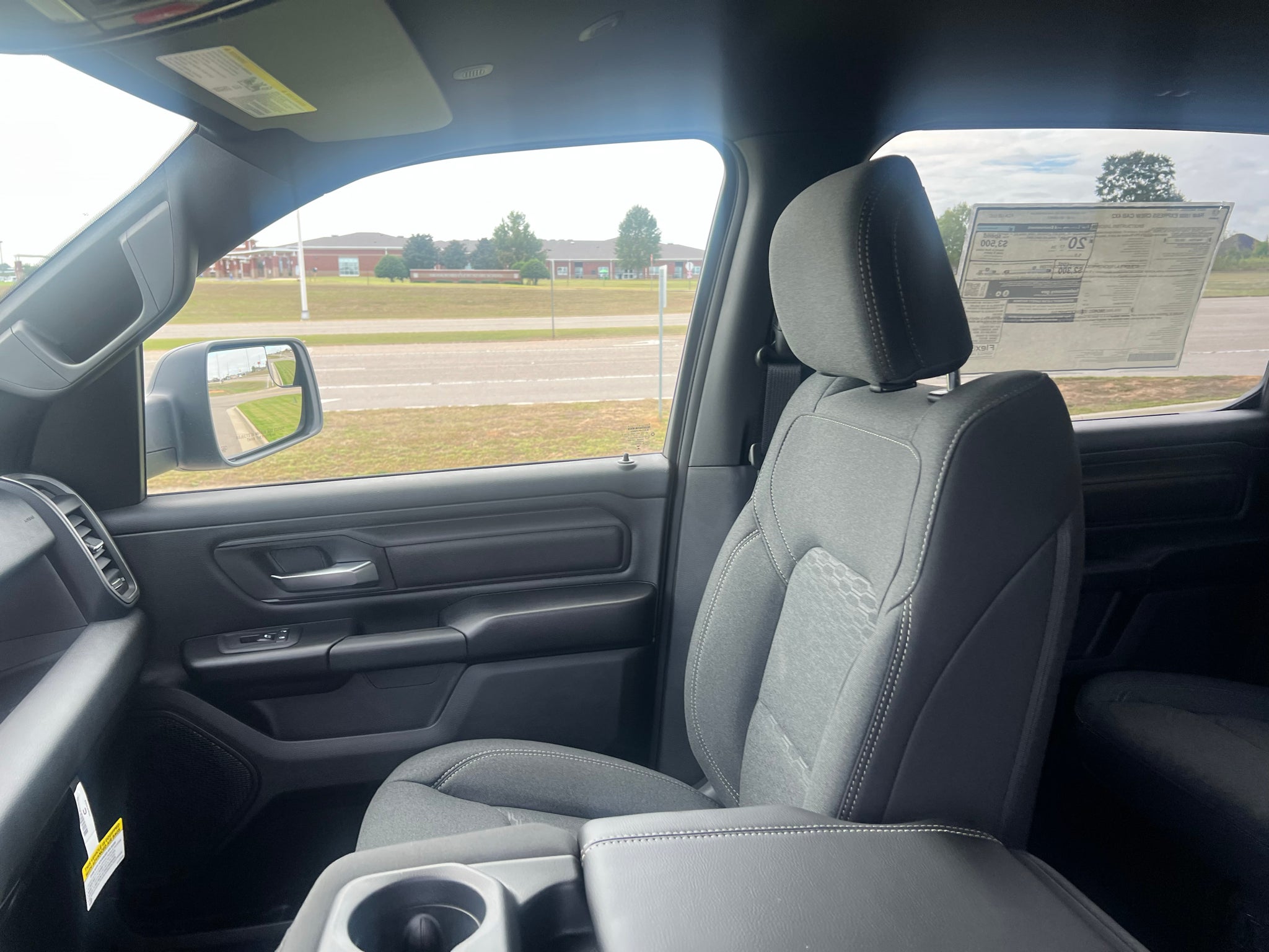 2027 RAM 1500 RAM 1500 EXPRESS CREW CAB 4X2 5'7' BOX